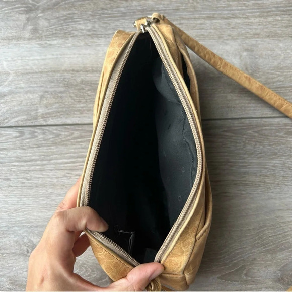 Concepts Canada Croc Embossed Leather Shoulder Bag  Made in Canada - Picture 9 of 16